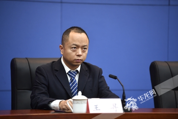 重庆国鸿氢能科技有限公司常务副总经理王寻。华龙网记者 李佳妮 摄