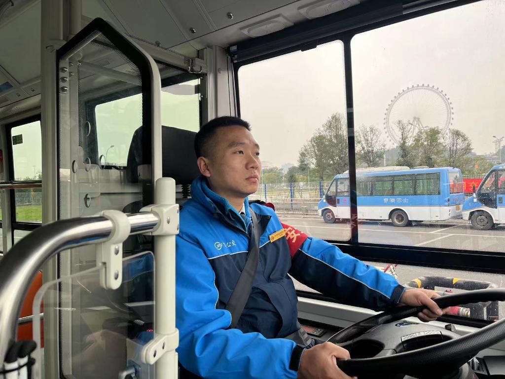 公交540线驾驶员胡兴林。重庆北部公交公司供图