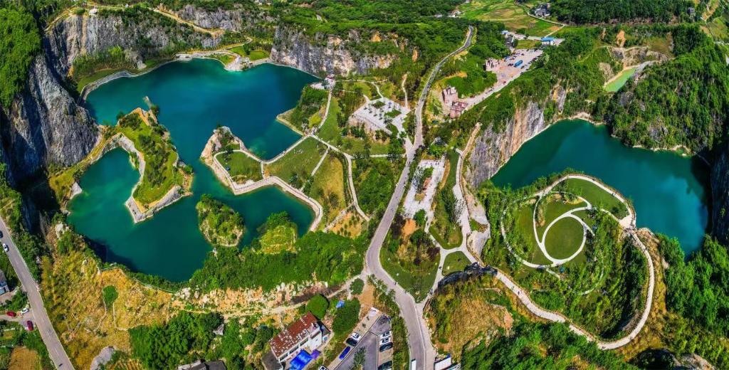 铜锣山实现废弃矿山到绿水青山的美丽蝶变。重庆市生态环境局供图
