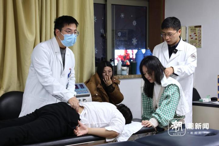 年轻人下班不约饭约推拿？医生：开设夜门诊为治病不为放松2