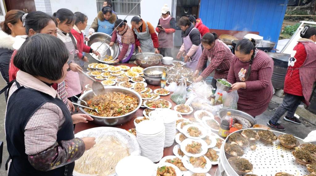 太平村村民自筹和美家宴。巫溪县融媒体中心记者  苏楠凯 摄