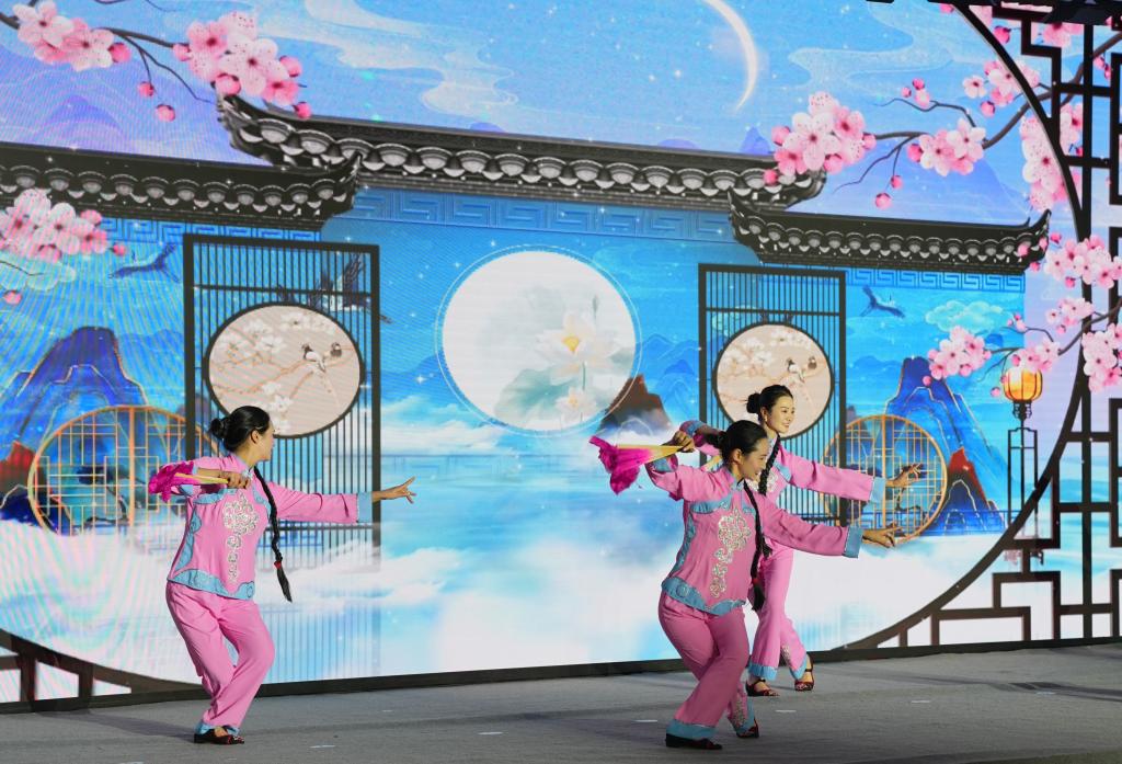 启动仪式暖场表演重庆梁平传统戏剧是国家级非物质文化遗产。主办方供图 华龙网发