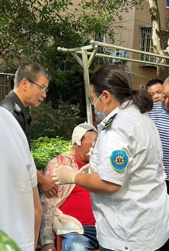 3个月未找到肇事者！长沙男子被天降老干妈瓶砸破头缝7针：“我该找谁赔？”1