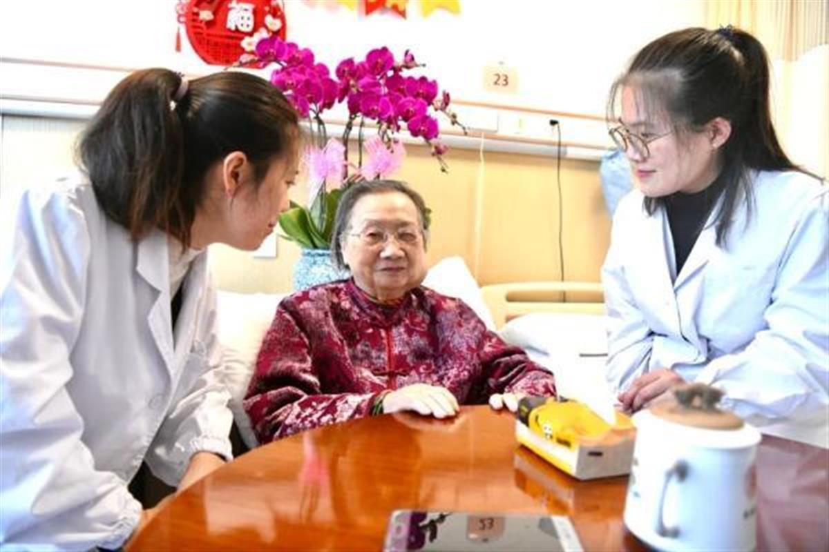 103岁国医大师朱南孙逝世，生前分享长寿秘诀“做人最重要的是开心”4