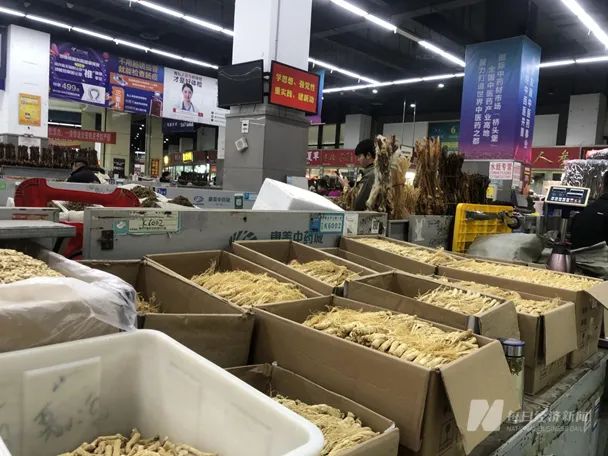 突然大降价，一公斤从300元降到55！经营户愁眉不展，这种中药材“谁囤货谁赔钱”3
