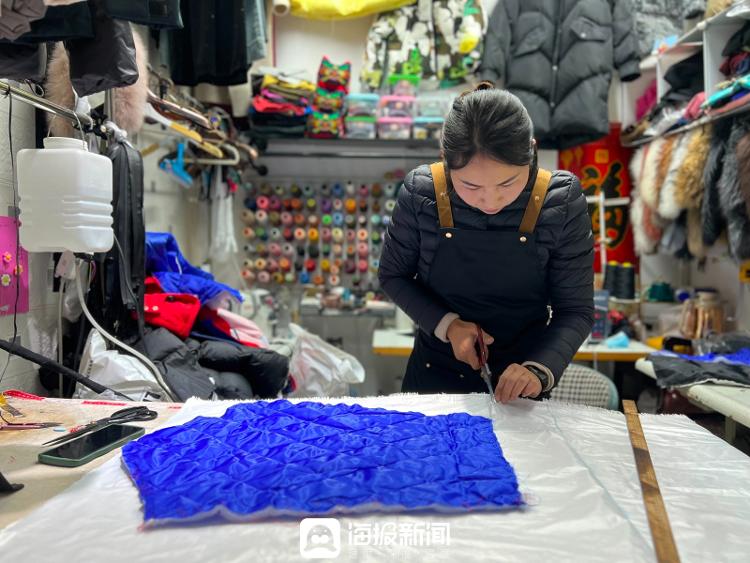 “穿校服变小面包” 多地明确低温天不强制学生穿校服7
