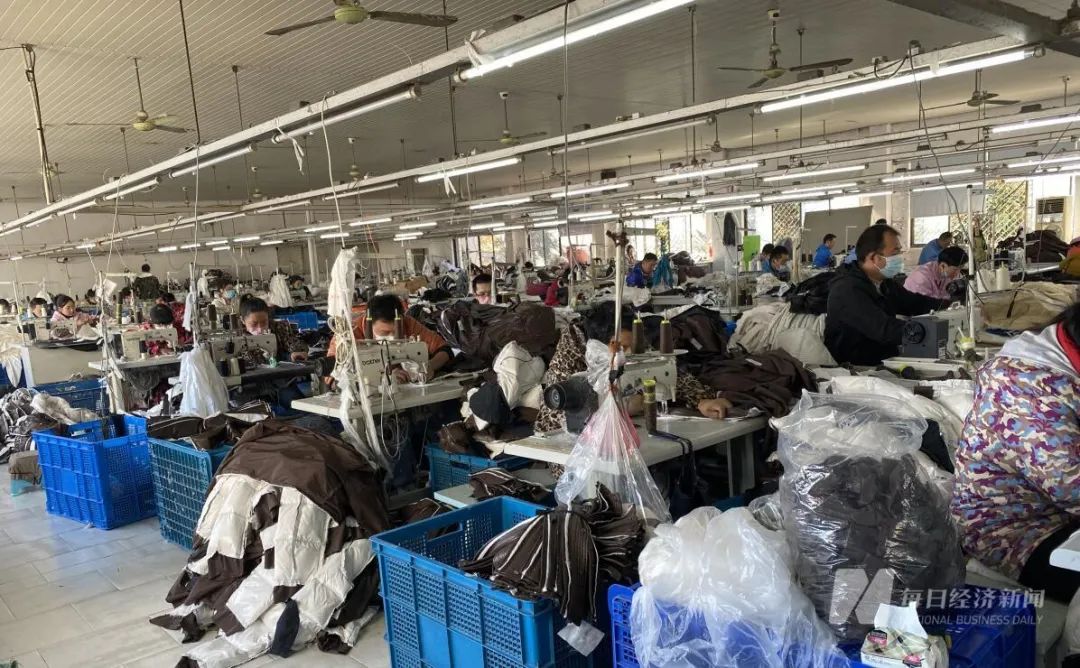 批发价600元的羽绒服，线下卖到1500元以上才能赚钱！有品牌均价过万，负责人：最大的成本在于制作工艺7