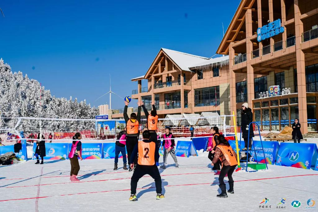 The snowfield gas volleyball competition. (Photo provided by the organizer)