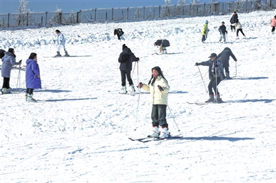 滑雪。记者 杨丹 供图