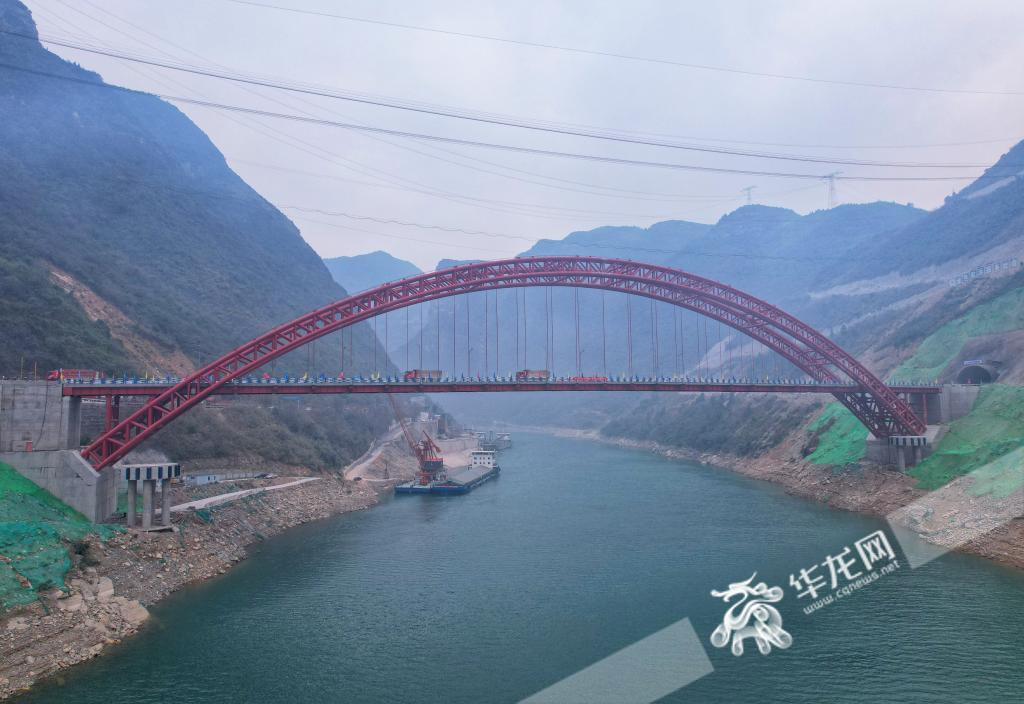 01，12月28日，白马乌江大桥通车。华龙网记者 张质 摄