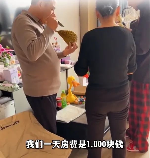 一家8口住酒店称很划算准备住一辈子，女子回应：有6套房子3