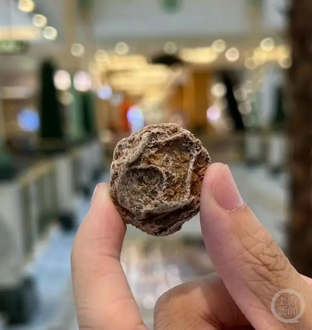 上海一店铺卖话梅，每斤卖1600元！店家：有人指名要，一下买2斤！市监局：商家可自行定价……2