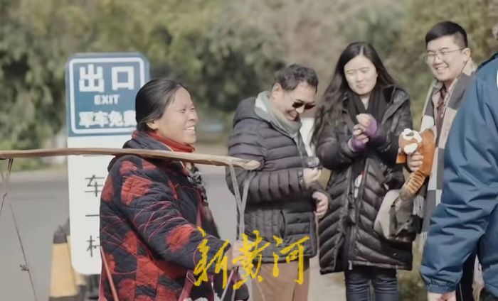 说英语卖水果走红网络，新黄河对话“水果嬢嬢”：我不懂流量，只想让生活好一点1
