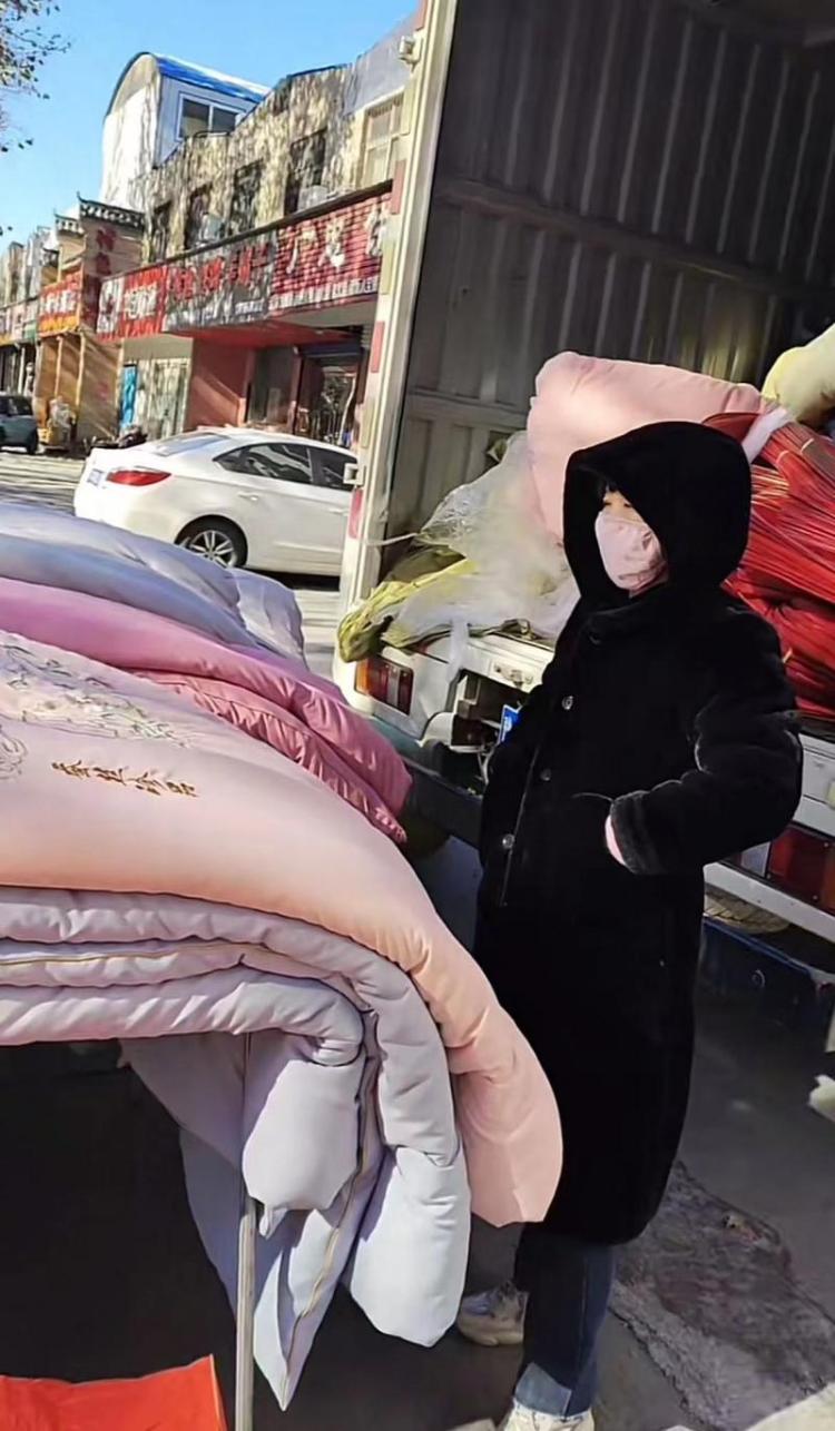白血病患儿妈妈买被子发现7400元货款报警送回 店主义卖两车棉被帮筹近6万医疗费4