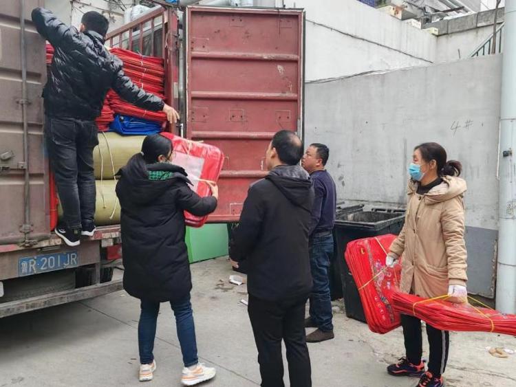 白血病患儿妈妈买被子发现7400元货款报警送回 店主义卖两车棉被帮筹近6万医疗费1