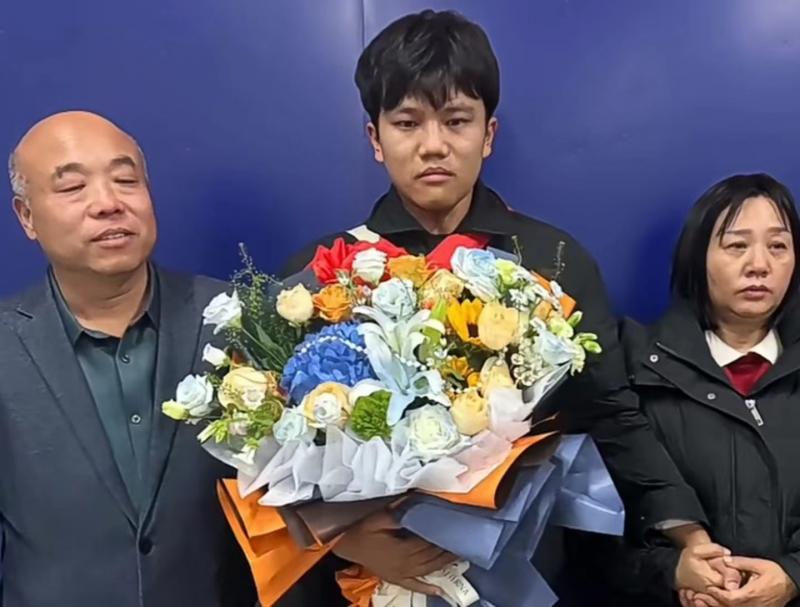 “河北亿万富豪”历经25年寻子成功 儿子将改回原姓名 家人希望严惩人贩子1