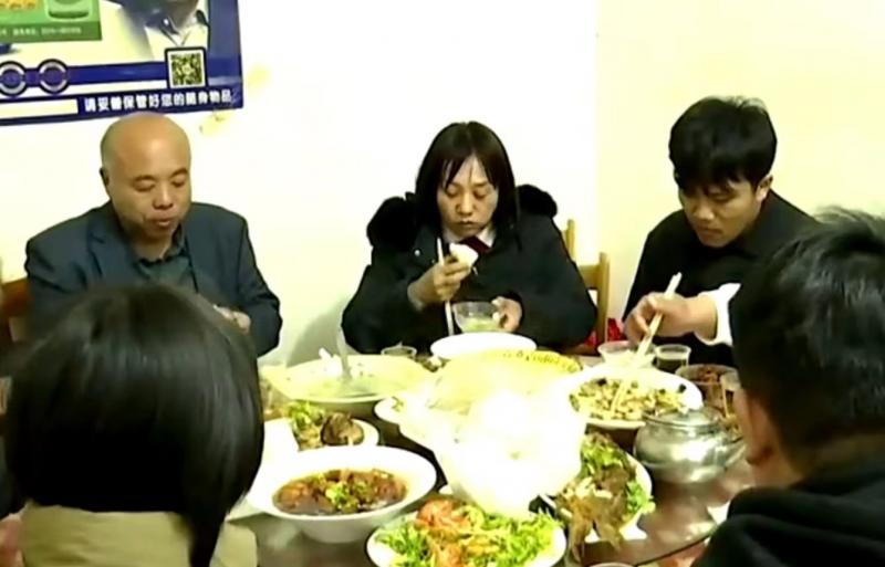 “河北亿万富豪”历经25年寻子成功 儿子将改回原姓名 家人希望严惩人贩子2