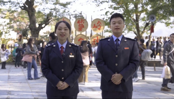 在江西省婺源县篁岭景区，江西省婺源县和玉山县税务人员讲解助力乡村振兴相关税收优惠政策。国家税务总局重庆市税务局供图 华龙网发