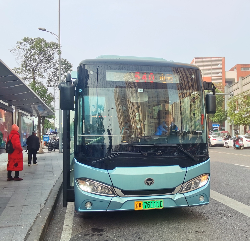 540线更新上线15台新能源公交车。重庆北部公交供图