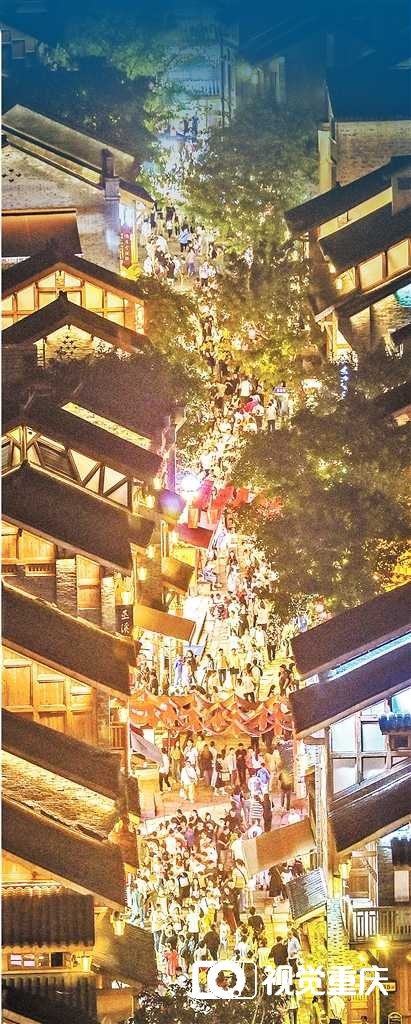 缺乏文旅类互动节目、游客一晚要辗转多个市集街区……重庆夜经济该如何继续“破圈”