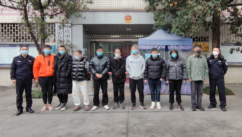 0被抓的涉赌人员。重庆市九龙坡区警方供图