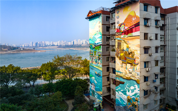 彩绘墙扮靓了城市街道。记者 刘纪湄 摄