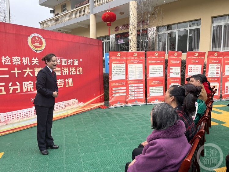 路上有个包捡不捡？手工兼职竟暗藏玄机？这堂“反诈课”情景再现