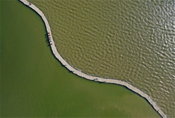 这是2月11日拍摄的“蛇桥”（无人机照片）。新华社记者 郭程 摄