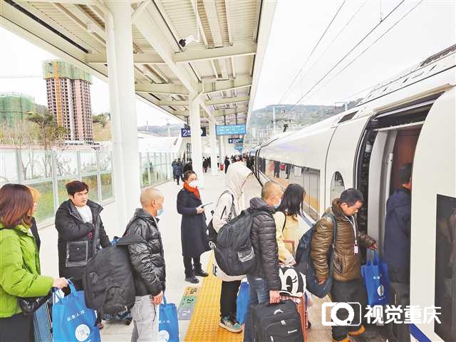 鲁渝劳务协作送工列车从云阳出发