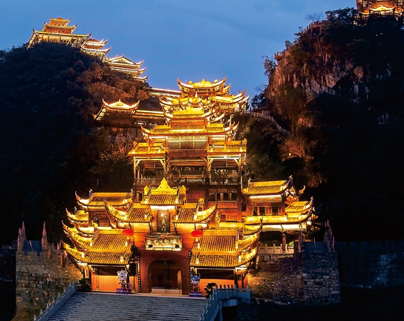 4蚩尤九黎城夜景。彭水县文化和旅游委供图