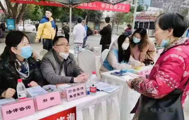 招聘会现场的求职者。主办方 供图