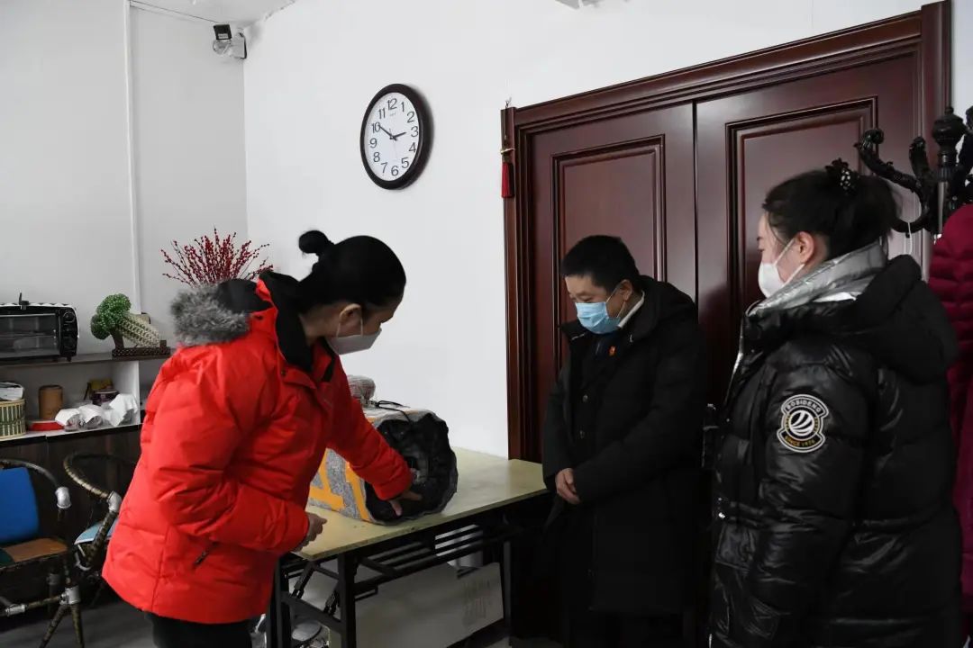 网购奶猫收货近十天后死亡，男子发视频引粉丝网暴货运公司被判赔2