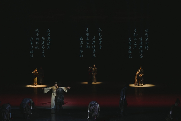 《杜甫》2.0版中，舞段和杜甫诗作做了更紧密的结合。重庆歌舞团 供图