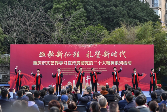 男声小合唱《没有共产党就没有新中国》。崔景印 摄