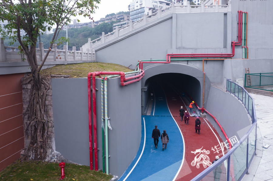 This newly built tunnel was constructed during the renovation of Datianwan Stadium.