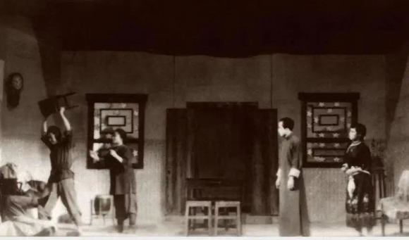 《风雪夜归人》1943年演出海报。重庆市话剧院供图