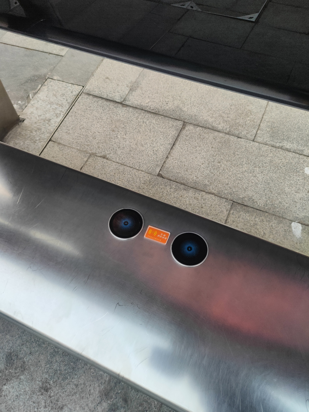 Wireless chargers installed on the seat making automatically charging possible as soon as the mobile phone is put on. (Photo provided by Chongqing City Transportation Development & Investment Group)