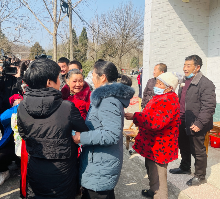 失散33年，元宵节前终团聚3