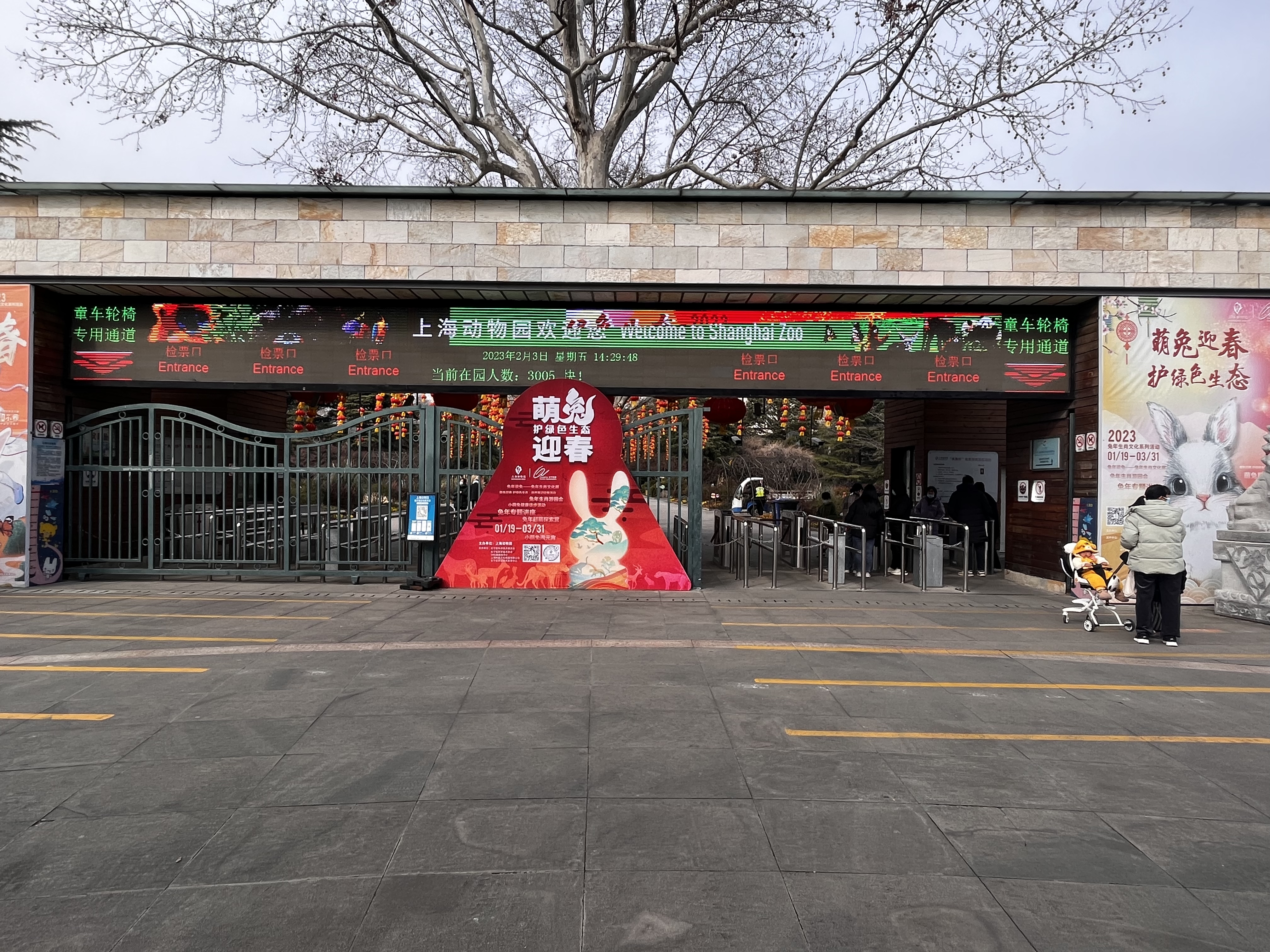实探动物园幼虎溺亡现场:环虎活动区为水域,打捞处附近有摄像头5