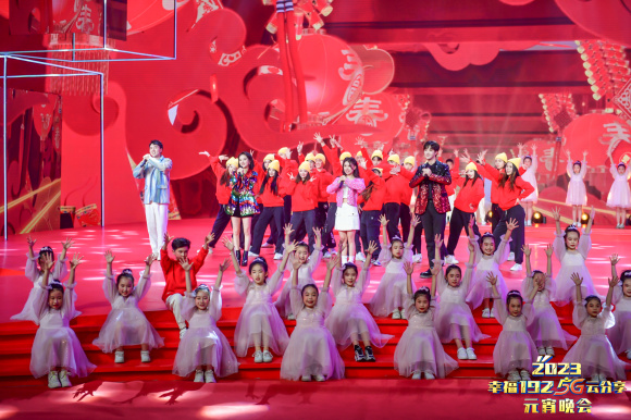 李予溪、左其铂、麦小兜、海风演唱《拱手拜拜》