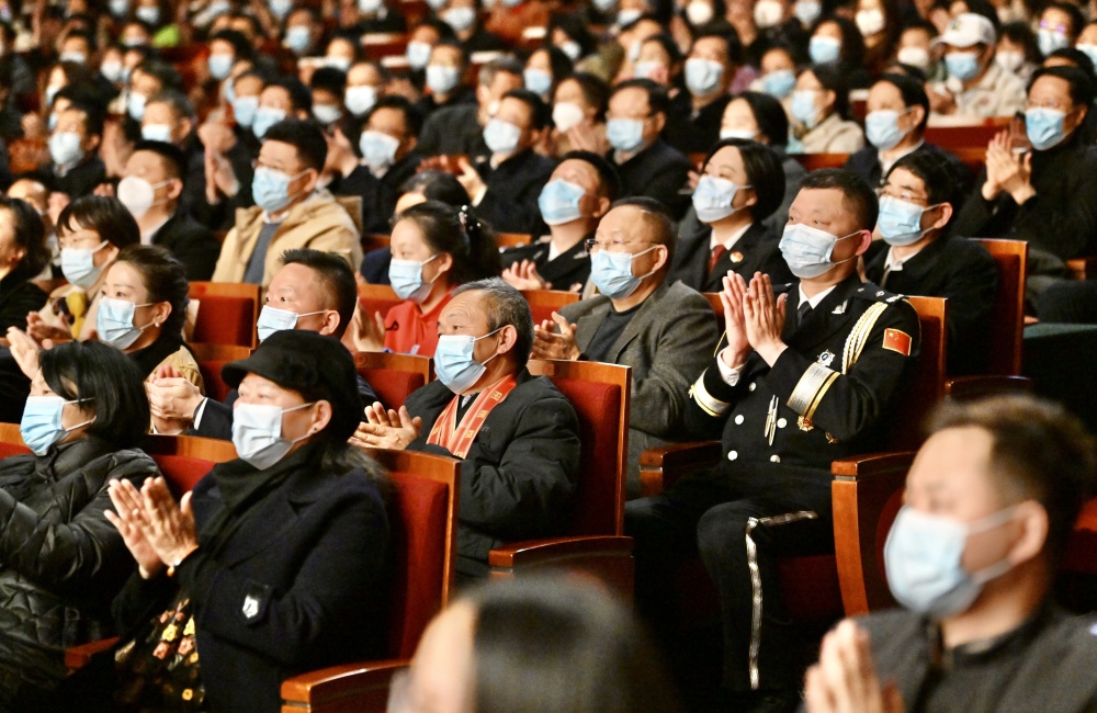 2023年重庆市新春音乐会奏响 袁家军胡衡华王炯唐方裕与全国劳动模范全国道德模范科技工作者等社会各界人士观看演出5