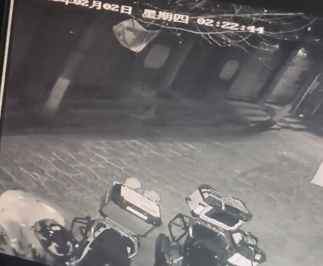 “00后”女子单人单骑从河北到云南“摩旅” 发动机疑被人加白糖 警方介入调查