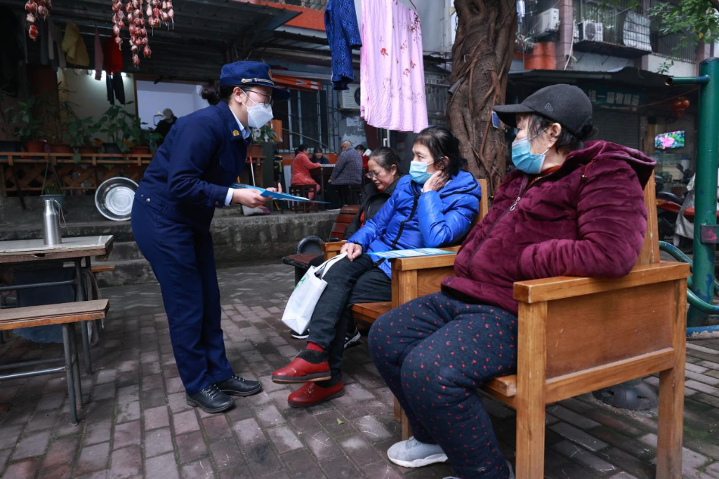 渝北消防开展居民小区春季消防宣传活动
