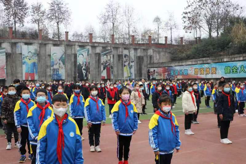 重庆科学城新凤小学校正在开展开学典礼。通讯员 郑派 摄