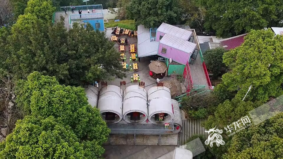 Overview of the "cement pipeline" restaurant.