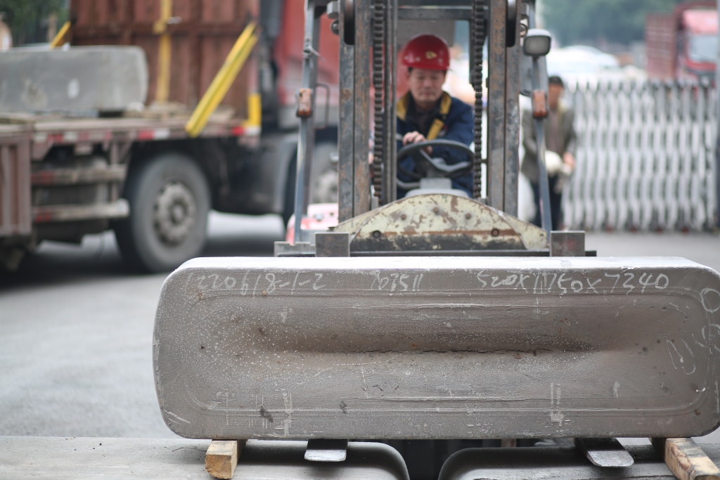 3每块铝锭足有1吨多重。重庆市九龙坡区警方供图