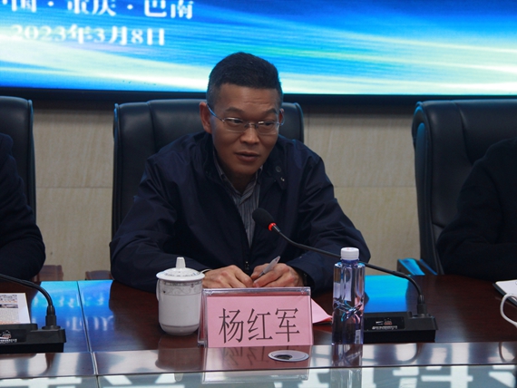 巴南区政协党组副书记、副主席杨红军 学校供图 华龙网发