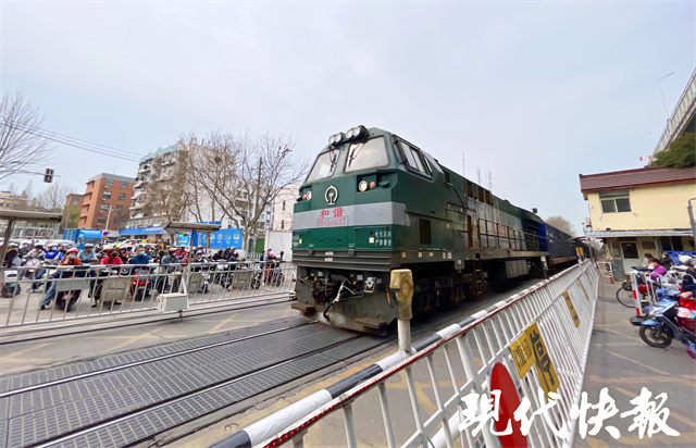 你见过穿城而过的火车吗？南京这处“网红打卡地”将成为历史1