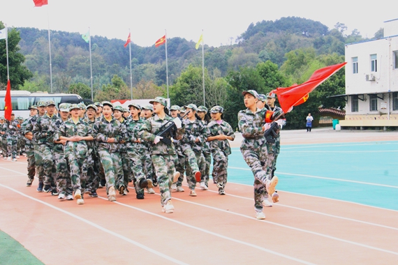5入场式 学校供图 华龙网发