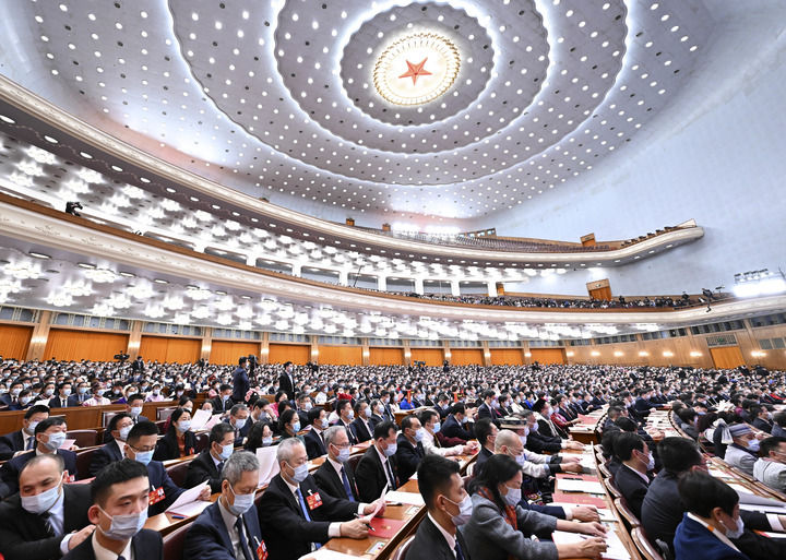十四届全国人大一次会议在北京闭幕1
